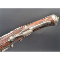 Armes de Poing SOBRE et ELEGANT LONG  PISTOLET A SILEX EN FER SIGNATURE PAUPHILE à LION vers 1700 Louis XIV  -  FRANCE ANCIENNE 