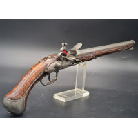 Armes de Poing SOBRE et ELEGANT LONG  PISTOLET A SILEX EN FER SIGNATURE PAUPHILE à LION vers 1700 Louis XIV  -  FRANCE ANCIENNE 