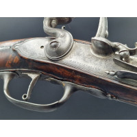 Armes de Poing SOBRE et ELEGANT LONG  PISTOLET A SILEX EN FER SIGNATURE PAUPHILE à LION vers 1700 Louis XIV  -  FRANCE ANCIENNE 