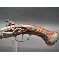 Armes de Poing SOBRE et ELEGANT LONG  PISTOLET A SILEX EN FER SIGNATURE PAUPHILE à LION vers 1700 Louis XIV  -  FRANCE ANCIENNE 