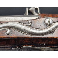 Armes de Poing SOBRE et ELEGANT LONG  PISTOLET A SILEX EN FER SIGNATURE PAUPHILE à LION vers 1700 Louis XIV  -  FRANCE ANCIENNE 