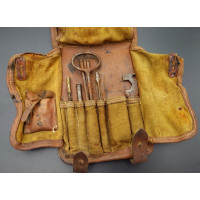 Militaria TROUSSE ENTRETIEN OUTILLAGE MITRAILLEUSE HOTCHKISS MODELE 1914 - FRANCE SECONDE GUERRE MONDIALE {PRODUCT_REFERENCE} - 