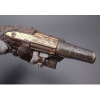 Armes de Poing PETIT PISTOLET DE GOUSSET D'UN OFFICIER DE MARINE TETE D'OISEAU Jh LAMOTTE - FRANCE XVIIIè {PRODUCT_REFERENCE} - 