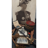 Militaria ENSEMBLE DU GENERAL DE DIVISION LIBAUD KEPI MODELE 1931 EPEE DECORATIONS PORTRAITS 1925 - 1945 - FRANCE SECONDE GUERRE