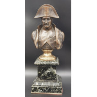 ANTIQUITES BRONZE A L'EFFIGIE DE L'EMPEREUR NAPOLEON SUR SOCLE MARBRE VERT FONDEUR JULLIEN PARIS - FRANCE XIXè {PRODUCT_REFERENC