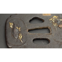 Art du Japon TSUBA MOKKO-GATA EN FER  YAMASHIRO SUMIYOSHI   CARPE CHIEN ET ESCARGOT  - JAPON EDO PERIODE XVIIè {PRODUCT_REFERENC