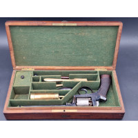 Armes de Poing COFFRET DE REVOLVER DEANE ADAMS  MODELE 1851 ARMOIRIES DE MARQUIS CALIBRE 50 DRAGOON PAR PIRLOT FRERES A LIEGE - 